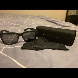 Marc Jacobs Sunglasses | Black